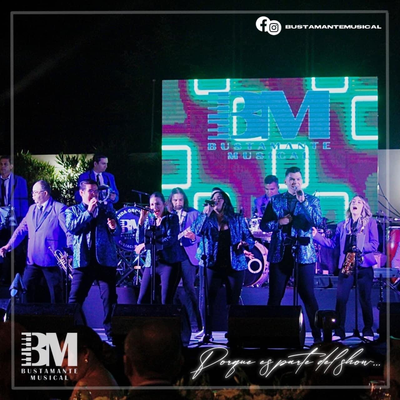 Bustamante Musical en el escenario con cantantes, metales y banda
